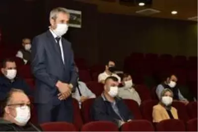 Rektör Ataç Fen Edebiyat Fakültesinde incelemelerde bulundu Rektör Ataç Fen Edebiyat Fakültesinde incelemelerde bulundu