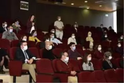 Rektör Ataç Fen Edebiyat Fakültesinde incelemelerde bulundu Rektör Ataç Fen Edebiyat Fakültesinde incelemelerde bulundu