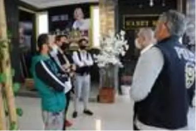 Samsun'da berber ve kuaförlere Covid-19 denetimi Samsun'da berber ve kuaförlere Covid-19 denetimi