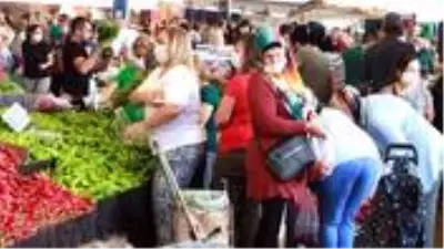 Semt pazarlarındaki kalabalık vatandaşı isyan ettirdi: Pazar değil, sanki korona partisine geldik Semt pazarlarındaki kalabalık vatandaşı isyan ettirdi: Pazar değil, sanki korona partisine geldik