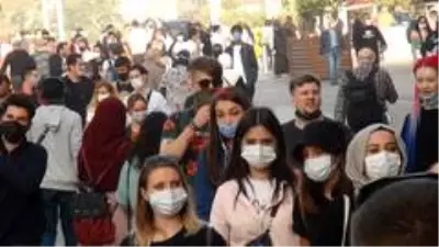 Sıcak havayı gören virüs dinlemedi, kendini dışarı attı Sıcak havayı gören virüs dinlemedi, kendini dışarı attı