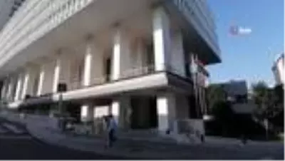 Şişli'de lüks bir otelde 3 kişinin silahla vurulduğu iddia edildi. Şişli'de lüks bir otelde 3 kişinin silahla vurulduğu iddia edildi.