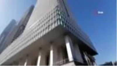 Şişli'de lüks bir otelde 3 kişinin silahla vurulduğu iddia edildi. Şişli'de lüks bir otelde 3 kişinin silahla vurulduğu iddia edildi.