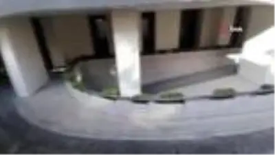 Şişli'de lüks bir otelde 3 kişinin silahla vurulduğu iddia edildi. Şişli'de lüks bir otelde 3 kişinin silahla vurulduğu iddia edildi.