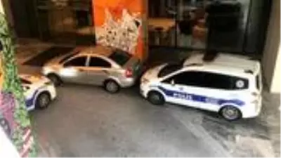 Şişli'de rezidansta 3 kişinin yaralandığı olayda gerçek farklı çıktı: Tabancasını temizlerken yaralanmışlar Şişli'de rezidansta 3 kişinin yaralandığı olayda gerçek farklı çıktı: Tabancasını temizlerken yaralanmışlar