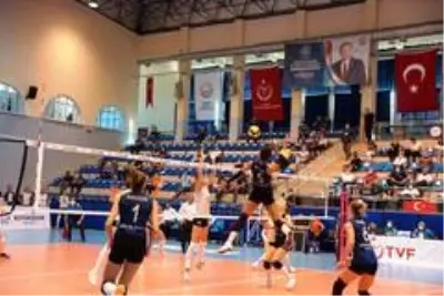 Sultanlar Ligi: Aydın B.B.: 3 PTT: 1 Sultanlar Ligi: Aydın B.B.: 3 PTT: 1