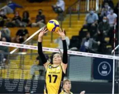 VakıfBank Fenerbahçe Opet'e set vermedi VakıfBank Fenerbahçe Opet'e set vermedi