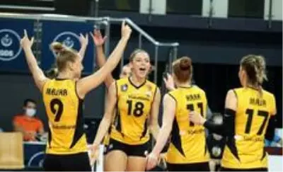 VakıfBank Fenerbahçe Opet'e set vermedi VakıfBank Fenerbahçe Opet'e set vermedi
