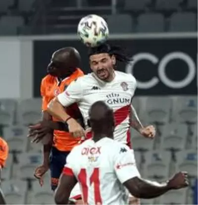 Süper Lig: Medipol Başakşehir: 4 Antalyaspor: 1 (İlk yarı) Süper Lig: Medipol Başakşehir: 4 Antalyaspor: 1 (İlk yarı)