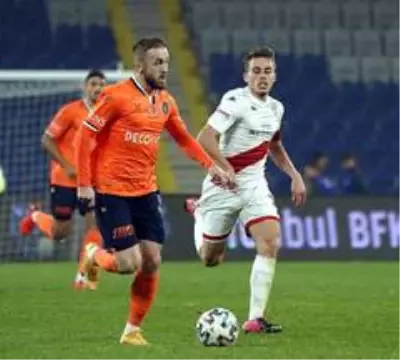 Süper Lig: Medipol Başakşehir: 4 Antalyaspor: 1 (İlk yarı) Süper Lig: Medipol Başakşehir: 4 Antalyaspor: 1 (İlk yarı)