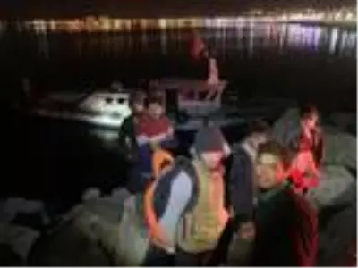 Teknede 22 kaçak göçmen yakalandı Teknede 22 kaçak göçmen yakalandı