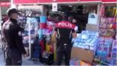 Son dakika: Turistlerin yoğun olduğu caddelerde maske denetimi Son dakika: Turistlerin yoğun olduğu caddelerde maske denetimi