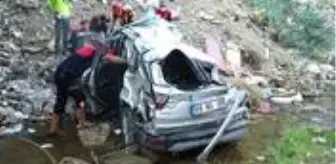 Kız: Uçuruma yuvarlanan otomobil hurdaya döndü! Feci kazada anne ve kızı yaşamını yitirdi Kız: Uçuruma yuvarlanan otomobil hurdaya döndü! Feci kazada anne ve kızı yaşamını yitirdi