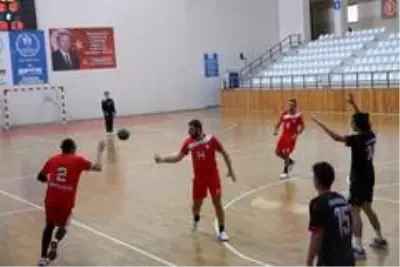 - Ümraniye Belediyesi Hentbol Takımı ikinci lige yükseldi - Ümraniye Belediyesi Hentbol Takımı ikinci lige yükseldi