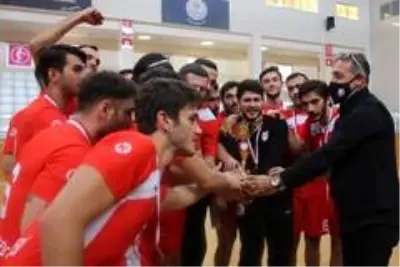 - Ümraniye Belediyesi Hentbol Takımı ikinci lige yükseldi - Ümraniye Belediyesi Hentbol Takımı ikinci lige yükseldi