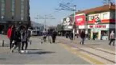 Vaka sayısının arttığı Bursa'da vatandaşların tedbirsiz davranışları tedirgin etti Vaka sayısının arttığı Bursa'da vatandaşların tedbirsiz davranışları tedirgin etti