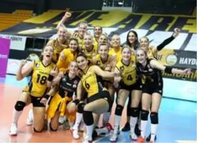 VakıfBank Fenerbahçe Opet'e set vermedi VakıfBank Fenerbahçe Opet'e set vermedi