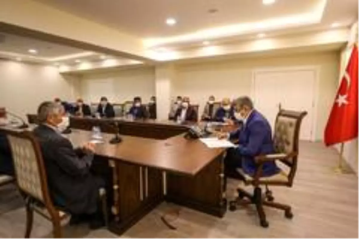 Vali Bilmez, muhtarlarla bir araya geldi