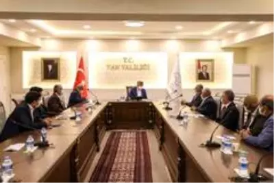 Vali Bilmez, muhtarlarla bir araya geldi Vali Bilmez, muhtarlarla bir araya geldi