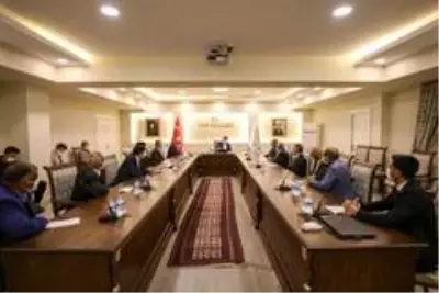 Vali Bilmez, muhtarlarla bir araya geldi Vali Bilmez, muhtarlarla bir araya geldi