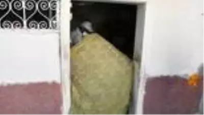 Valilik ve Belediye, Kovid-19 belirtileri taşıyan yaşlı kadın için seferber oldu Valilik ve Belediye, Kovid-19 belirtileri taşıyan yaşlı kadın için seferber oldu