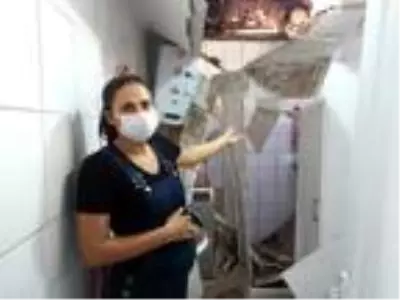 Yamaçtan kopan kaya parçaları çatıyı delip eve girdi Yamaçtan kopan kaya parçaları çatıyı delip eve girdi