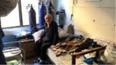 Oksijen tüpüne bağlı yaşayan KOAH hastası adam, uyuşturucu satıcısı çıktı Oksijen tüpüne bağlı yaşayan KOAH hastası adam, uyuşturucu satıcısı çıktı
