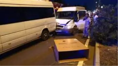 Son dakika haberi | Yoldaki karton kutu kazaya neden oldu: 1 yaralı Son dakika haberi | Yoldaki karton kutu kazaya neden oldu: 1 yaralı