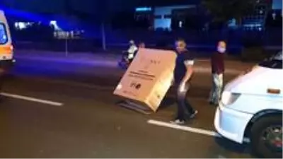 Son dakika haberi | Yoldaki karton kutu kazaya neden oldu: 1 yaralı Son dakika haberi | Yoldaki karton kutu kazaya neden oldu: 1 yaralı