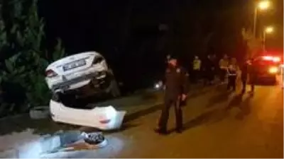 Yoldan çıkan otomobil elektrik direğine çarptı: 1 yaralı Yoldan çıkan otomobil elektrik direğine çarptı: 1 yaralı