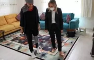 Son Dakika | Dördüncü kattan düşerek ağır yaralanan kadın, 5 yıl sonra ilk adımını atmanın mutluluğunu yaşadı Son Dakika | Dördüncü kattan düşerek ağır yaralanan kadın, 5 yıl sonra ilk adımını atmanın mutluluğunu yaşadı