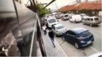 Son dakika haberi! alacak nedeniyle çıkan silahlı ve bıçaklı kavga kamerada Son dakika haberi! alacak nedeniyle çıkan silahlı ve bıçaklı kavga kamerada