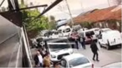 Son dakika haberi! alacak nedeniyle çıkan silahlı ve bıçaklı kavga kamerada Son dakika haberi! alacak nedeniyle çıkan silahlı ve bıçaklı kavga kamerada