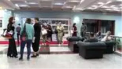 Antalya Şehir Tiyatroları 'Kadife Çiçekleri' oyununu sahneledi Antalya Şehir Tiyatroları 'Kadife Çiçekleri' oyununu sahneledi