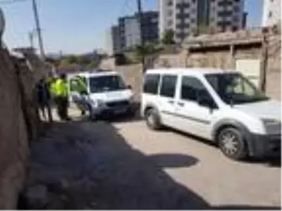 Son dakika haber... Babasının kullandığı otomobilin altında kalan Can, öldü