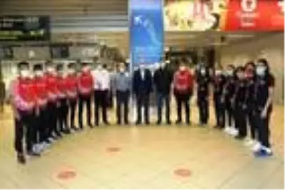 Balkan Dağ Koşusu şampiyonu milli atletler yurda döndü Balkan Dağ Koşusu şampiyonu milli atletler yurda döndü