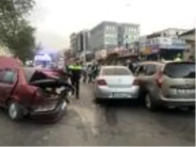 Son dakika haberi! Bursa'da 4 aracın karıştığı zincirleme kazada, 4 kişi yaralandı Son dakika haberi! Bursa'da 4 aracın karıştığı zincirleme kazada, 4 kişi yaralandı