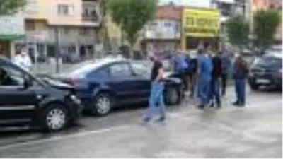 Bursa'da 8 aracın karıştığı zincirleme kaza Bursa'da 8 aracın karıştığı zincirleme kaza