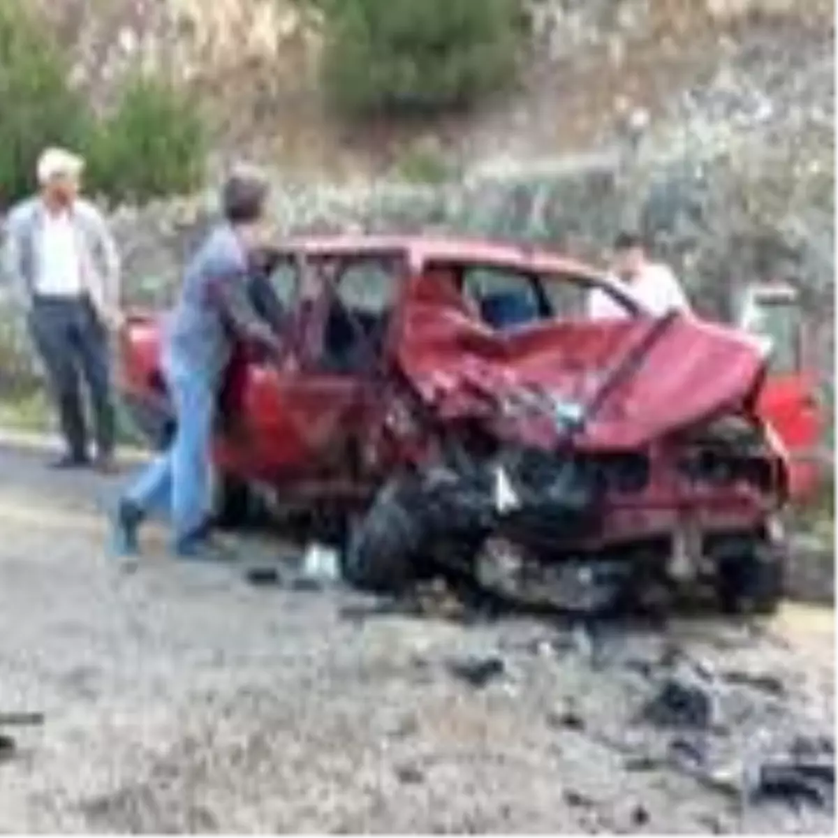 Bursa'da otomobil ile hafif ticari araç çarpıştı: 1 ölü, 3 yaralı
