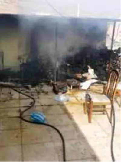 Çatı katında mangal yaparken yangın çıktı Çatı katında mangal yaparken yangın çıktı