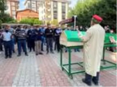 Müşteri tarafından darp edilerek hayatını kaybeden kargocu son yolculuğuna uğurlandı Müşteri tarafından darp edilerek hayatını kaybeden kargocu son yolculuğuna uğurlandı