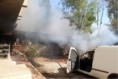 Son dakika: Depo alev topuna döndü, bina sakinleri gözyaşlarına boğuldu Son dakika: Depo alev topuna döndü, bina sakinleri gözyaşlarına boğuldu
