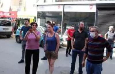 Son dakika: Depo alev topuna döndü, bina sakinleri gözyaşlarına boğuldu Son dakika: Depo alev topuna döndü, bina sakinleri gözyaşlarına boğuldu