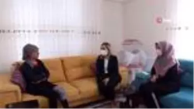 Son Dakika | Dördüncü kattan düşerek ağır yaralanan kadın, 5 yıl sonra ilk adımını atmanın mutluluğunu yaşadı Son Dakika | Dördüncü kattan düşerek ağır yaralanan kadın, 5 yıl sonra ilk adımını atmanın mutluluğunu yaşadı