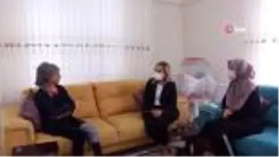 Son Dakika | Dördüncü kattan düşerek ağır yaralanan kadın, 5 yıl sonra ilk adımını atmanın mutluluğunu yaşadı Son Dakika | Dördüncü kattan düşerek ağır yaralanan kadın, 5 yıl sonra ilk adımını atmanın mutluluğunu yaşadı