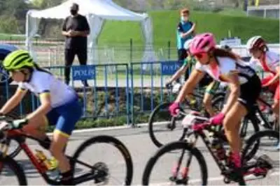 Dünya Dağ Bisikleti Maraton Şampiyonası'nda start verildi Dünya Dağ Bisikleti Maraton Şampiyonası'nda start verildi