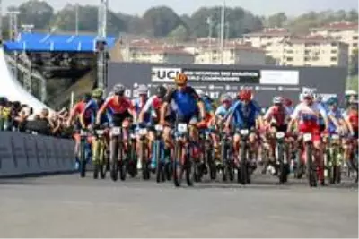 Dünya Dağ Bisikleti Maraton Şampiyonası'nda start verildi Dünya Dağ Bisikleti Maraton Şampiyonası'nda start verildi