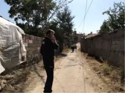 Daha büyük bir acı yok! Otomobilin arkasında duran oğlunu fark etmeyerek 25 metre sürükledi Daha büyük bir acı yok! Otomobilin arkasında duran oğlunu fark etmeyerek 25 metre sürükledi