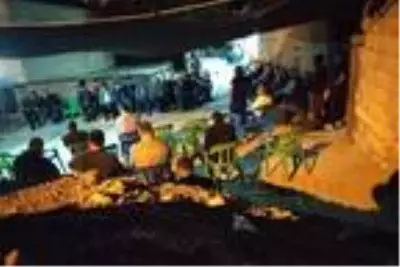 Gözü gibi büyüttüğü iki evladından biri mezara diğeri hapse girdi! Melek'in annesinin ağıtları köyü inletti Gözü gibi büyüttüğü iki evladından biri mezara diğeri hapse girdi! Melek'in annesinin ağıtları köyü inletti