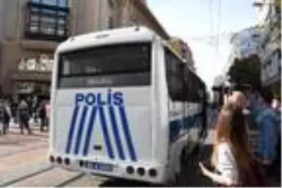 İzinsiz basın açıklaması yapmak isteyen gruba polis engeli İzinsiz basın açıklaması yapmak isteyen gruba polis engeli